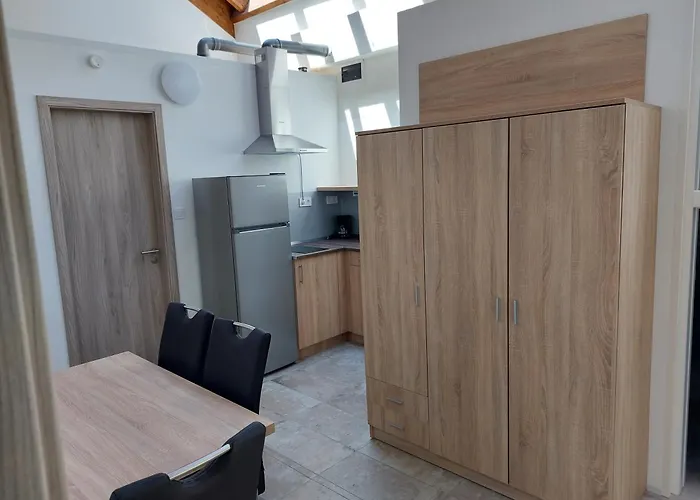 Apartment Szarszo *